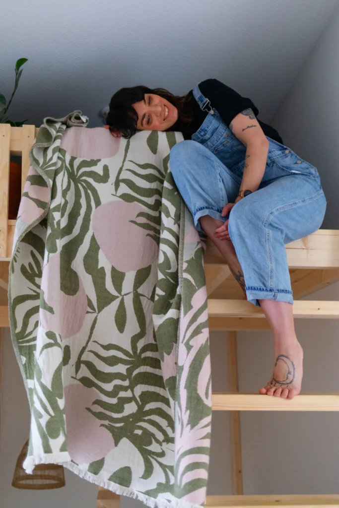 lapuankankurit kuutamo blanket olive rose 5 scaled lapuankankurit kuutamo blanket olive rose 5 scaled